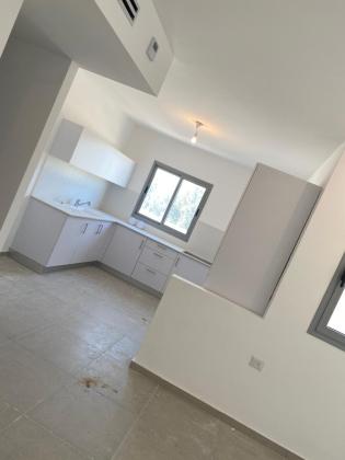 ש"י עגנון 3, נאות שמיר, יבנה