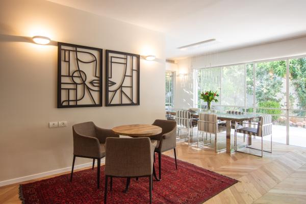 השחף 14, רמות מנחם