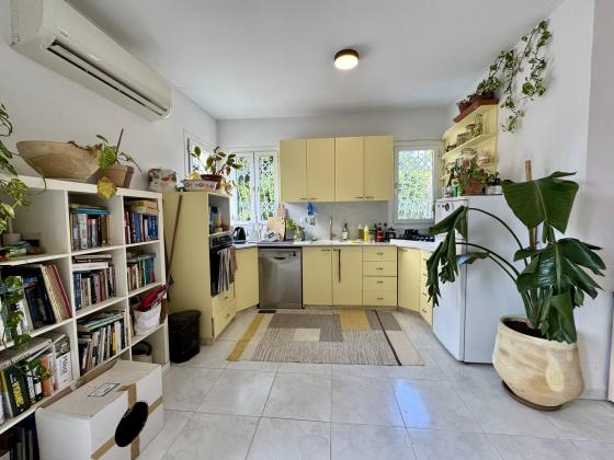 הלוטוס 9 (עג'מי)