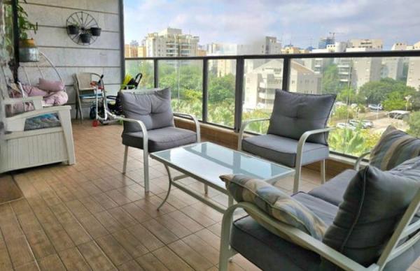 ראשון לציון 12, אם המושבות החדשה, פתח תקווה