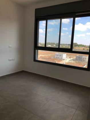 אהבת אדם 10, שרונה, כפר יונה