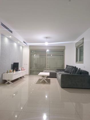 רוטשילד 14, השחר