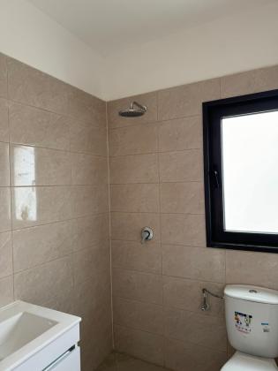 חיים לבב 23, יצחק שמיר