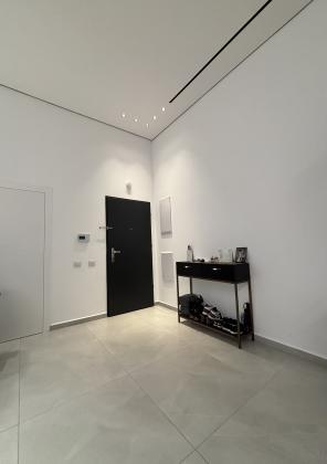 אריאל שרון 33, מבוא יורם