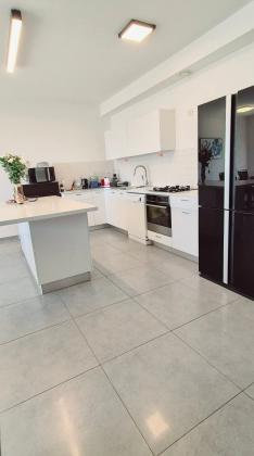 בשכונת נופרים