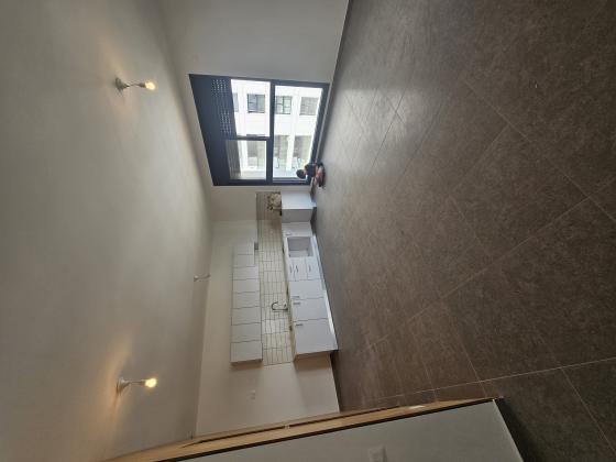 הביכורים 1, עין התכלת