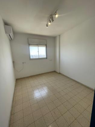 יד ושם, מרכז אזרחי