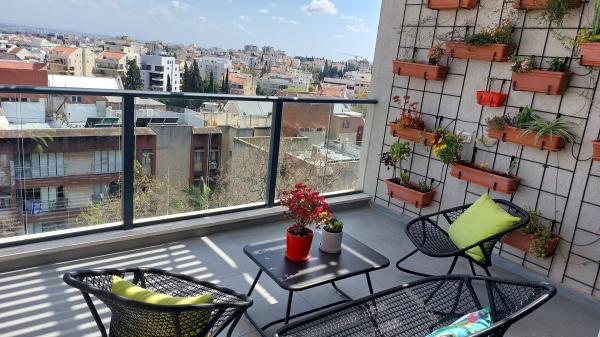 השחר 12, שיכון מזרחי