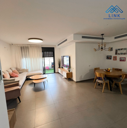 מייק ברנט, רמת אלמוגי