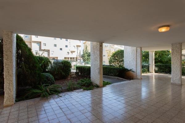 שער הגיא 16, אחוזה