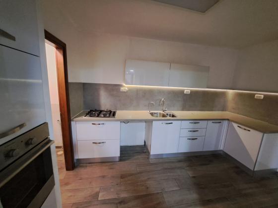 גיא אוני 10, רובע ט