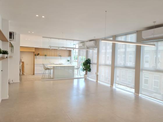 אלון יגאל, ביצרון