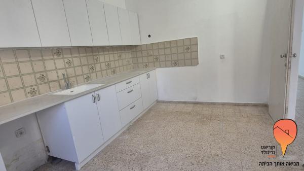 רש"י, שיכון מזרחי