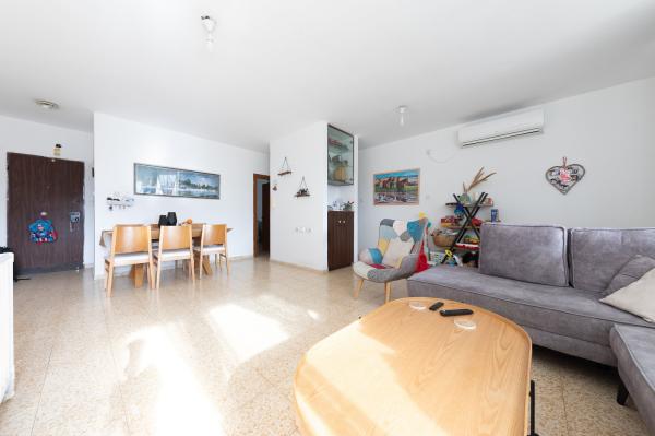 חי"ש 38, אבני חן