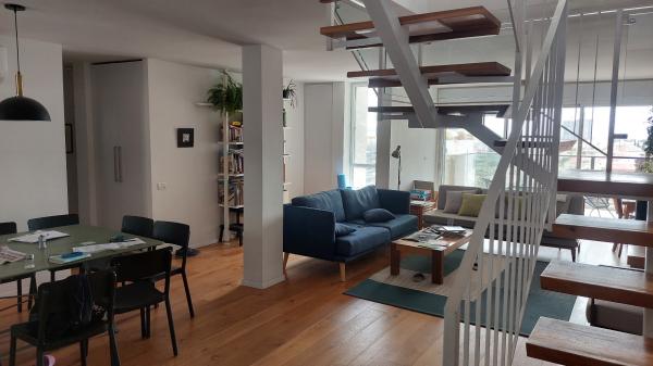 השחר 12, שיכון מזרחי