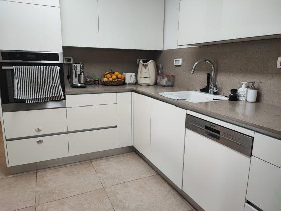 הר הצופים 29, רחובות ההולנדית