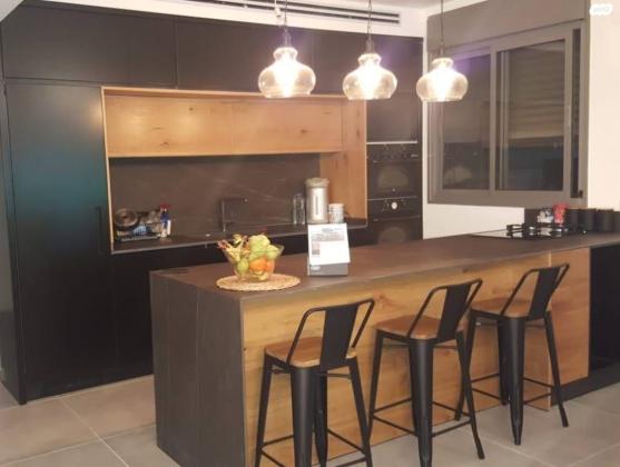 אהבת אדם 32, שרונה