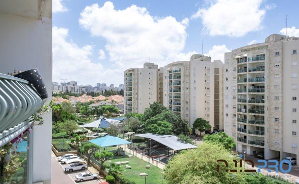 הצופים, נעורים