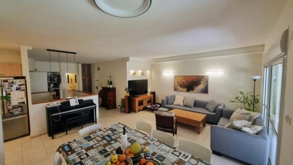 חטיבת הצנחנים 24, המגינים (השמשוני דרום)