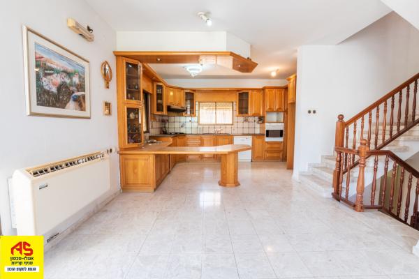 בנימין 5, מרכז העיר