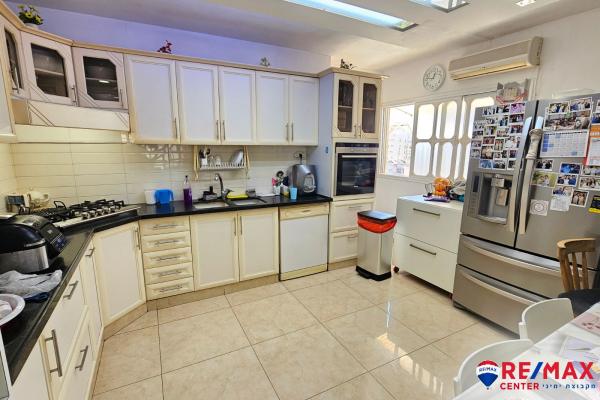 הרב צבי יהודה 10 (רמת הנשיא)