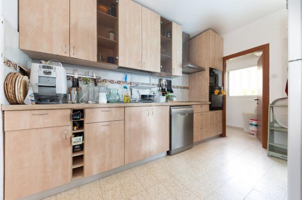 חי"ש 38, אבני חן