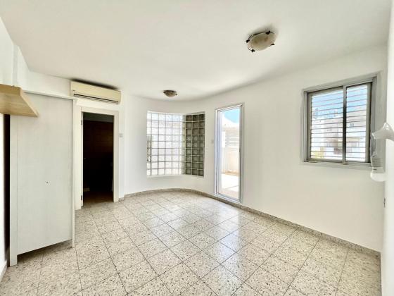 אירוס הארגמן 81, גבעת האירוסים