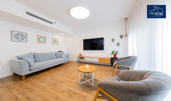 ניסים אלוני 12, פסגות אפק