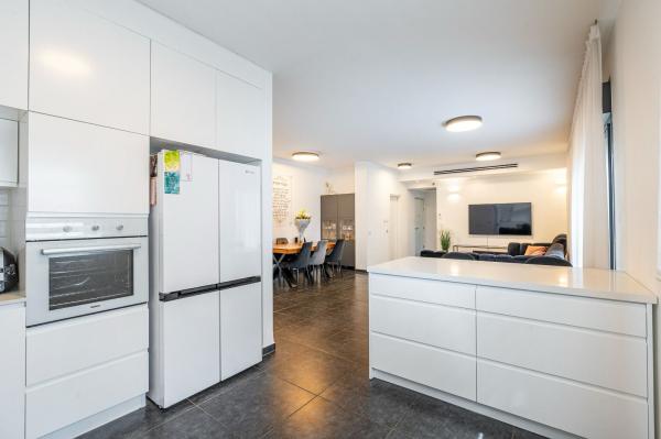 איסר הראל 4, בן גוריון, נווה אלון