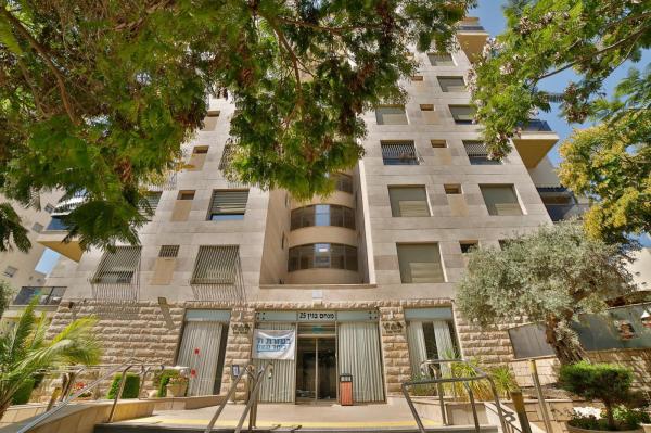 אהוד מנור, קרית אילון