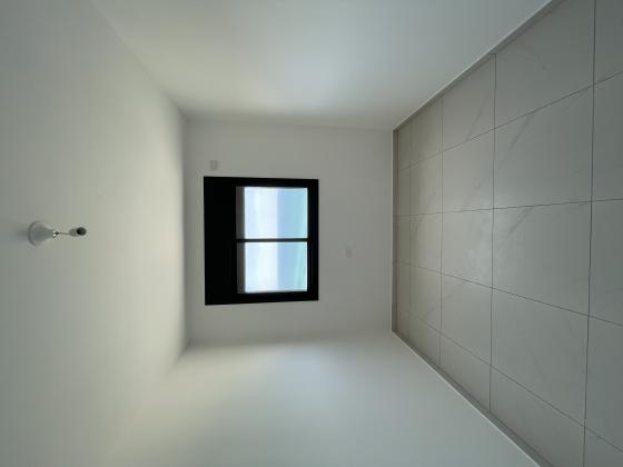 הביכורים 1, עין התכלת