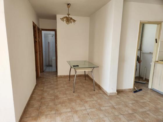 השומרון 9, פנחס ספיר