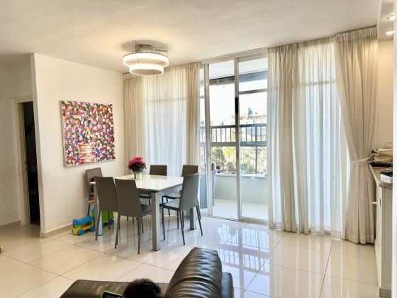 שדרות ביאליק 40, הדר