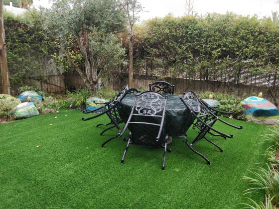 גלי תכלת, הרצליה פיתוח