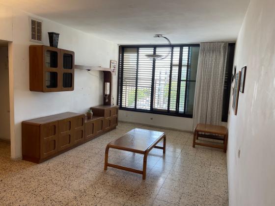 ראשונים 35, רובע א