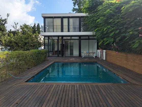 בשכונת נווה מגן