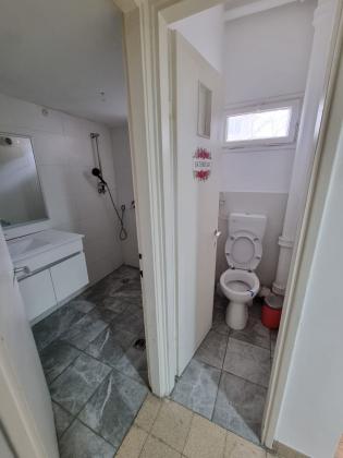 הגפן 28, עבאס