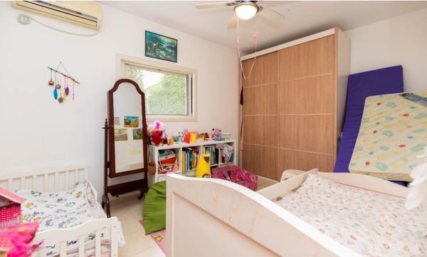 חבצלת השרון 19, פרחים;דגניה