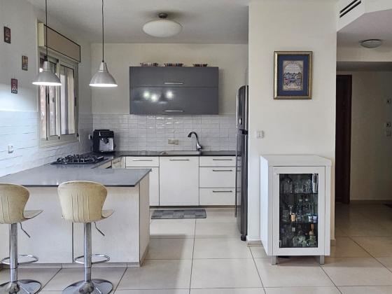 הרב ישעיהו דולגין 3, הר חומה