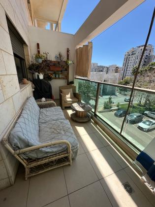 לוי אשכול 98, רמת אביב החדשה