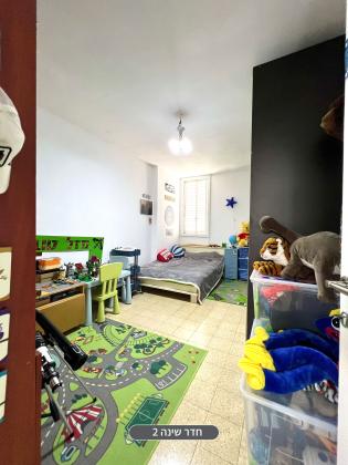 הבילויים 52, הבילויים