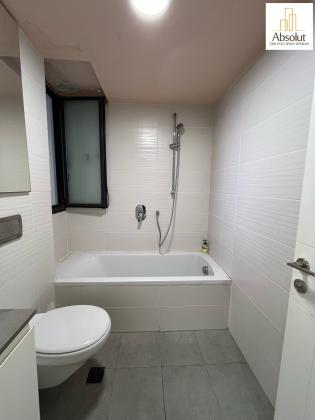 יהודה עמיחי, שדה דב מרכז