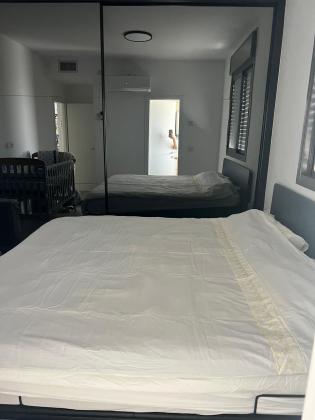 יצחק אבינו 1, אחיסמך