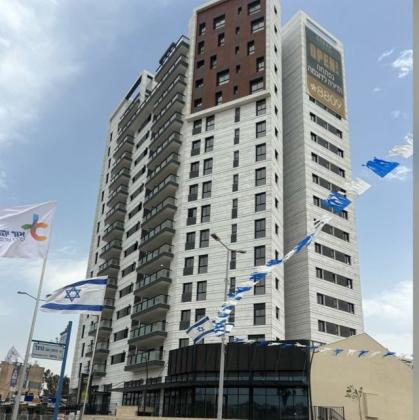 יחזקאל קזז 16, שיכון ממשלתי