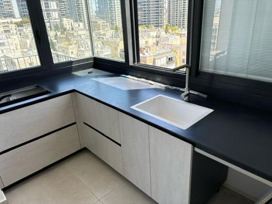 ז'בוטינסקי 146, הצפון החדש סביבת כיכר המדינה