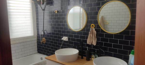 אהוד 24, אחוזה