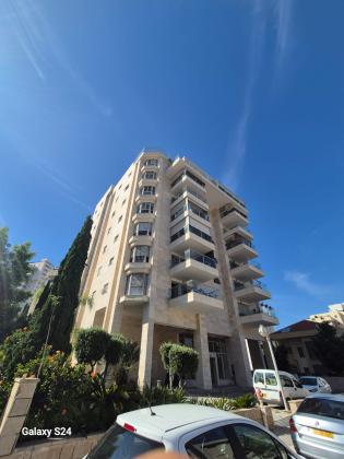 אהרון גלעדי 17, קרית אילון