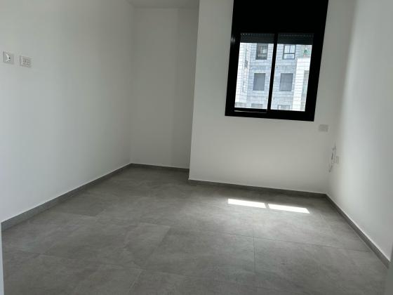 רועי קליין 5, קרית קריניצי