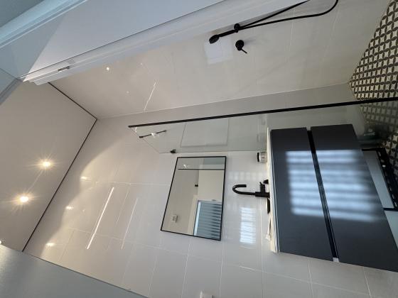 אריאל שרון 33, מבוא יורם