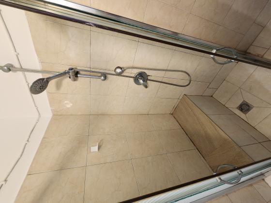 ביאליק 5, רצועת המלונות